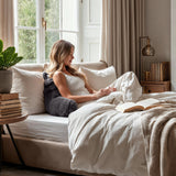 Bedrest Pompom Antraciet – Luxe Faux Fur Rugsteunkussen met Pompom (34x50 cm) - Dromen & Wonen