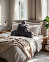 Bedrest Pompom Antraciet – Luxe Faux Fur Rugsteunkussen met Pompom (34x50 cm) - Dromen & Wonen