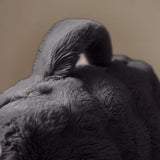 Bedrest Pompom Antraciet – Luxe Faux Fur Rugsteunkussen met Pompom (34x50 cm) - Dromen & Wonen