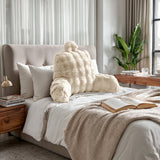 Bedrest Pompom Beige – Luxe Faux Fur Rugsteunkussen met Pompom (34x50 cm) - Dromen & Wonen