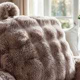 Bedrest Pompom Taupe – Luxe Faux Fur Rugsteunkussen met Pompom (34x50 cm) - Dromen & Wonen