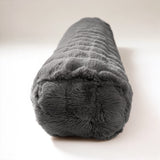 Bodypillow Pompom Antraciet – Extra Lang & Luxe Sierkussen van Faux Fur (140 cm) - Dromen & Wonen