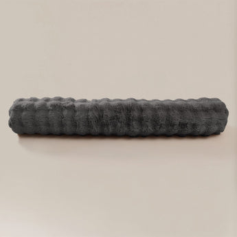 Bodypillow Pompom Antraciet – Extra Lang & Luxe Sierkussen van Faux Fur (140 cm) - Dromen & Wonen