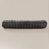 Bodypillow Pompom Antraciet – Extra Lang & Luxe Sierkussen van Faux Fur (140 cm) - Dromen & Wonen