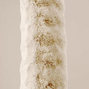 Bodypillow Pompom Beige – Extra Lang & Luxe Sierkussen van Faux Fur (140 cm) - Dromen & Wonen