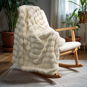 Pom Rabbit Fur Plaid Beige 150x200 cm – Luxe Imitatie Konijnenbont met Velvet Achterzijde - Dromen & Wonen