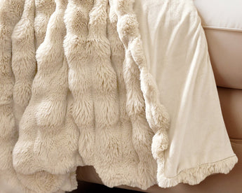 Pom Rabbit Fur Plaid Zand 150x200 cm – Luxe Imitatie Konijnenbont met Velvet Achterzijde - Dromen & Wonen