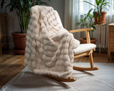 Pom Rabbit Fur Plaid Zand 150x200 cm – Luxe Imitatie Konijnenbont met Velvet Achterzijde - Dromen & Wonen