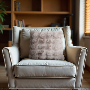 Pom Rabbit Fur Sierkussen Taupe/Roze 50x50 cm – Zacht Imitatie Konijnenbont met Rits - Dromen & Wonen