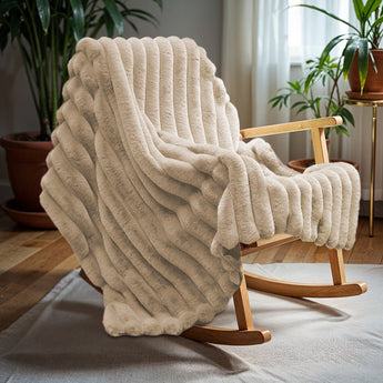 Rib Rabbit Fur Plaid Zand 150x200 cm – Luxe Imitatie Konijnenbont met Ribstructuur - Dromen & Wonen