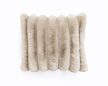 Rib Rabbit Fur Sierkussen Zand 50x50 cm – Zacht Imitatie Konijnenbont met Rits - Dromen & Wonen