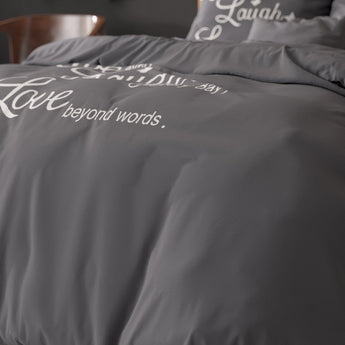 Sleeptime Live,laugh and love Antraciet Dekbedovertrek - Dromen & Wonen